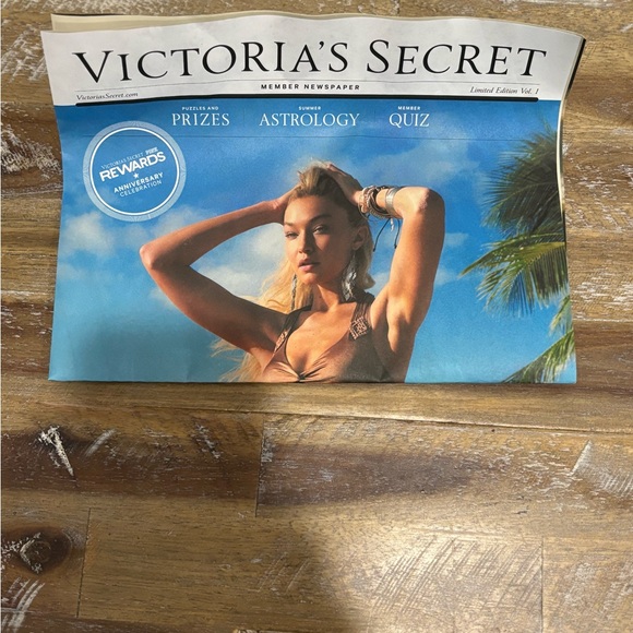 😍👙Victoria’s Secret Colorblock Tote👙😍(limited edition newspaper vol 1) - Picture 7 of 10